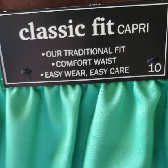 Alfred Dunner Floral Top LARGE & Green Classic Capris Size 10 - Picture 7 of 9